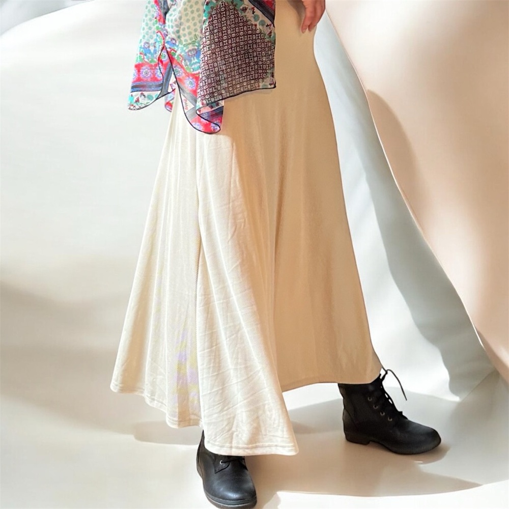 Flowing Cream Maxi Skirt Women’s Small - stretchy material - Picture 2 of 4